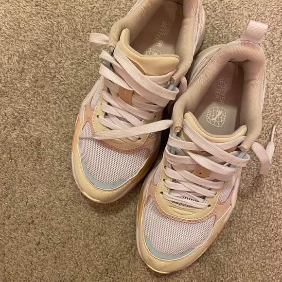 Puma Sneakers - Picture 3 of 4